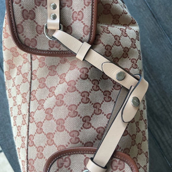Authentic GUCCI
SUPREME CANVAS CHANGING BAG - Picture 9 of 16